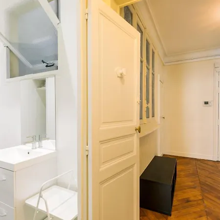 Guestready - Bel Apt. Pres De La Station Villiers * Paris